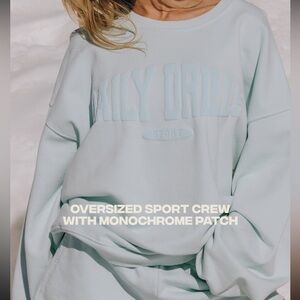 DAILY DRILLS OVERSIZED SPORT CREW WITH MONOCHROME PATCH M/L SOLD OUT ON WEBSITE